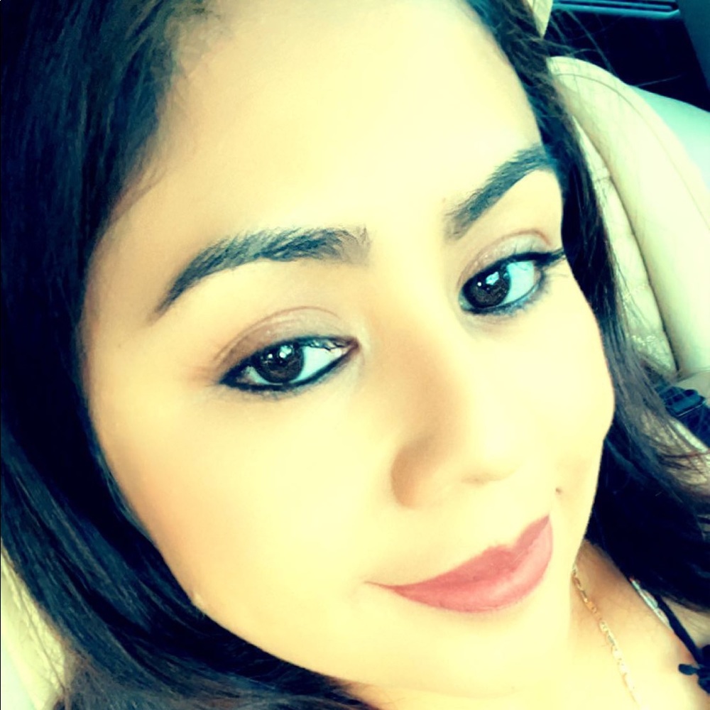 Meet your Posher, Cesia
